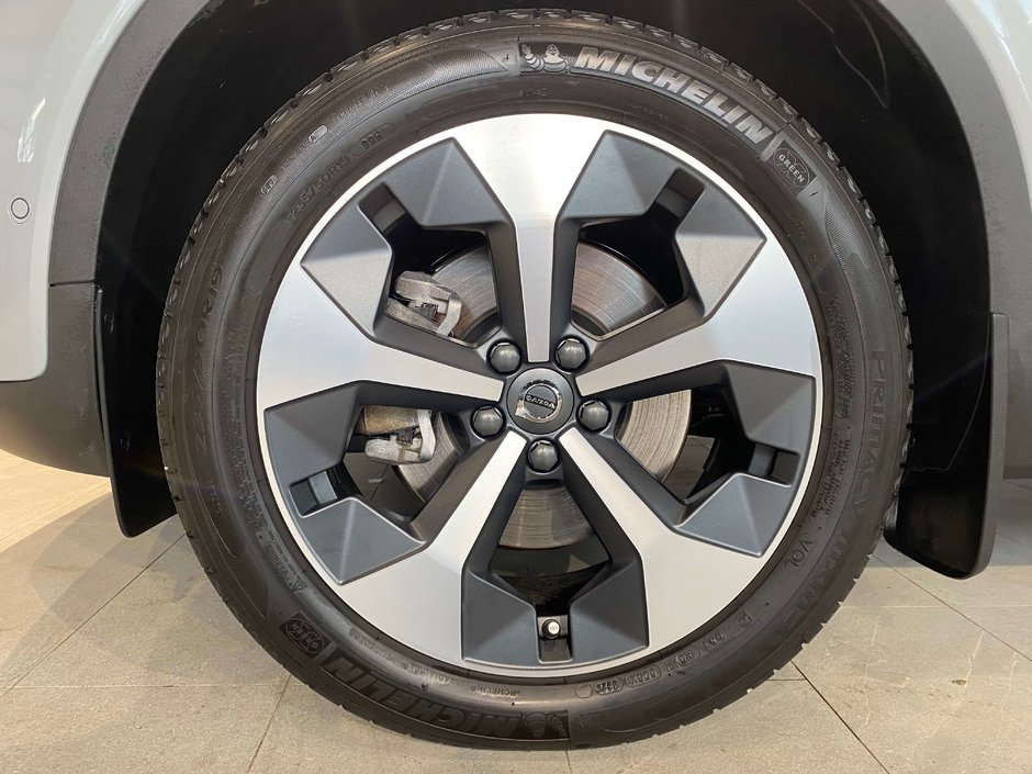 2026 Volvo XC40 B5 AWD Plus Dark Theme-8
