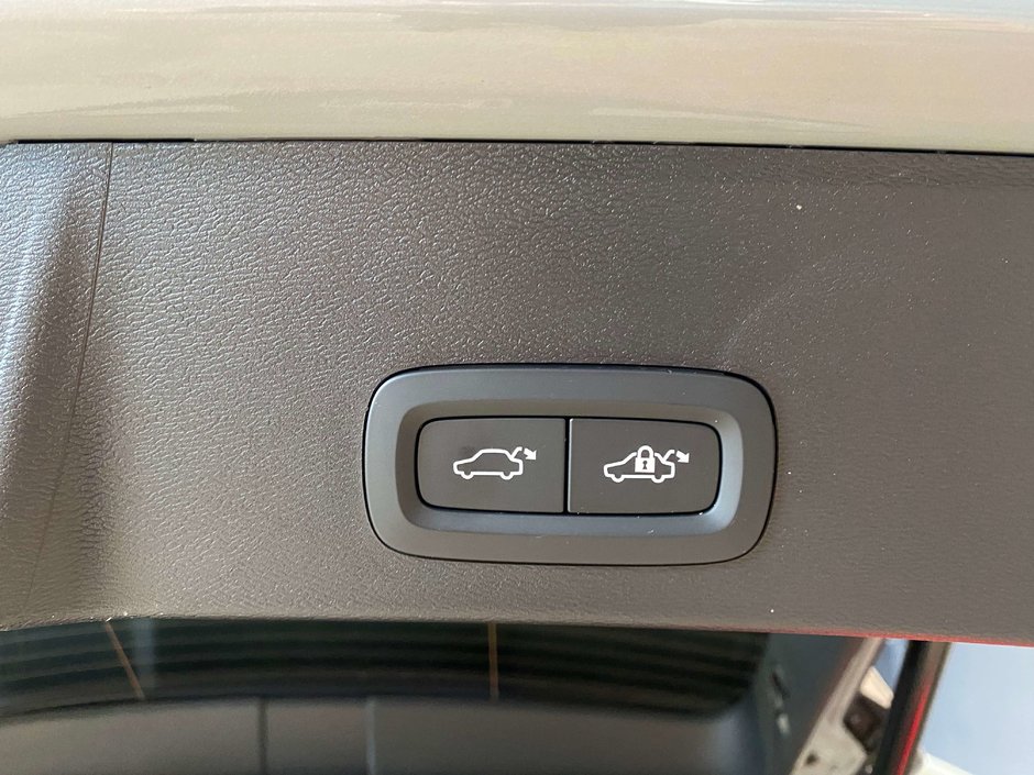 2026 Volvo XC40 B5 AWD Plus Dark Theme-20