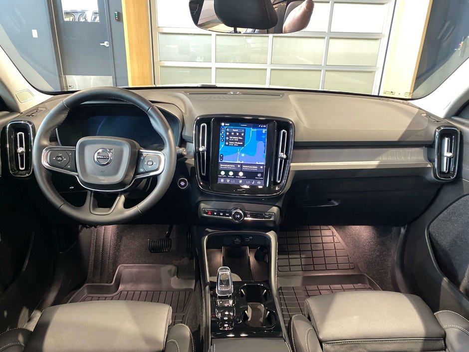 2026 Volvo XC40 B5 AWD Plus Dark Theme-10