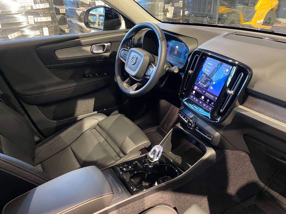 2026 Volvo XC40 B5 AWD Plus Dark Theme-23