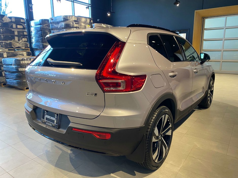 2026 Volvo XC40 B5 AWD Plus Dark Theme-4