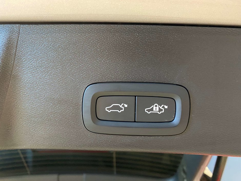 2026 Volvo XC40 B5 AWD Plus Dark Theme-20