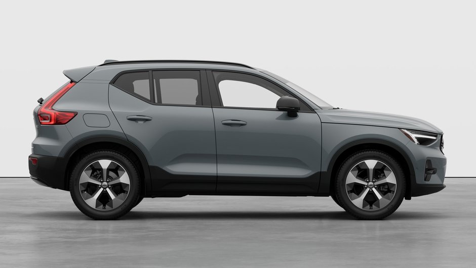 2026 Volvo XC40 Plus Dark Theme-6