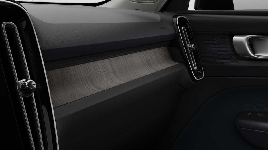 2026 Volvo XC40 Plus Dark Theme-8