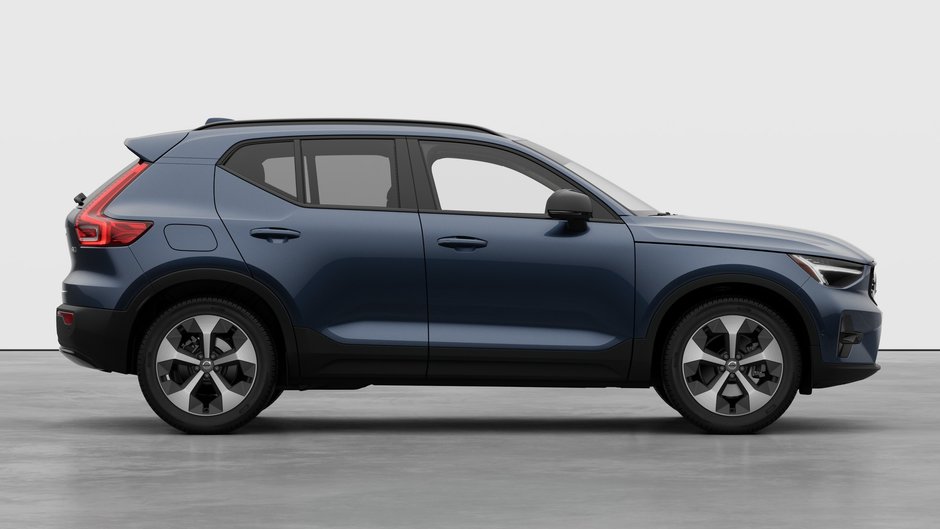 2026 Volvo XC40 Plus Dark Theme-6