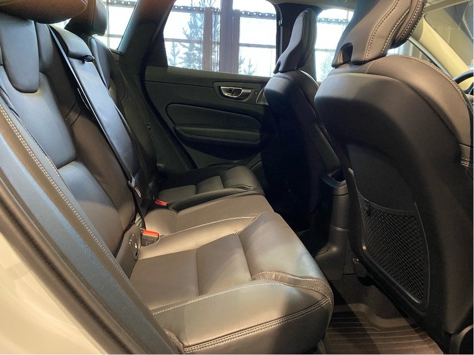 2025 Volvo XC60 Plug-In Hybrid T8 AWD Ultra Dark Theme-20