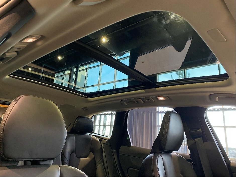 2025 Volvo XC60 Plug-In Hybrid T8 AWD Ultra Dark Theme-23