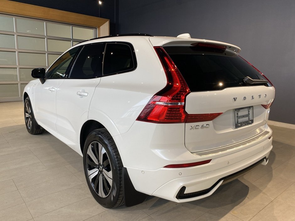 2025 Volvo XC60 Plug-In Hybrid T8 AWD Plus Dark Theme-2