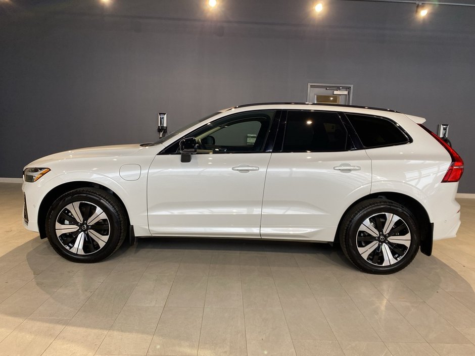 2025 Volvo XC60 Plug-In Hybrid T8 AWD Plus Dark Theme-1
