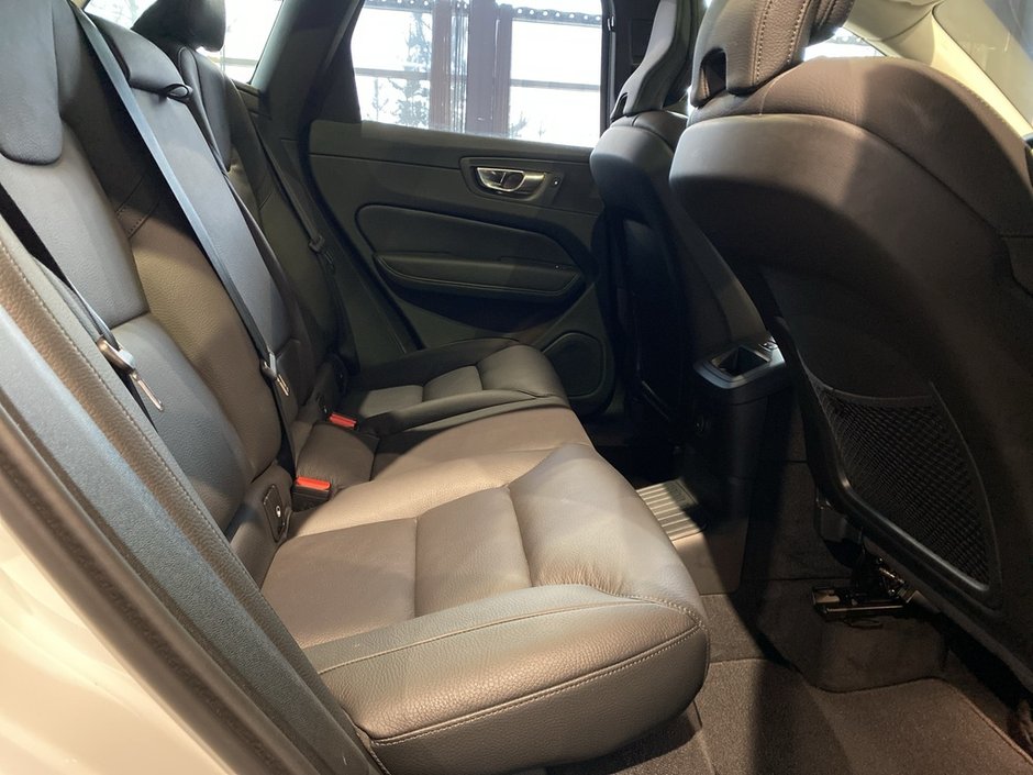 2025 Volvo XC60 Plug-In Hybrid T8 AWD Plus Dark Theme-21