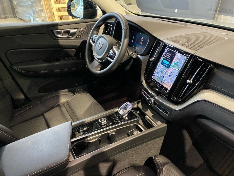 2025 Volvo XC60 Plug-In Hybrid T8 AWD Ultra Dark Theme-22