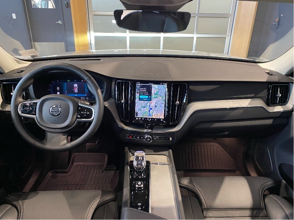 2025 Volvo XC60 Plug-In Hybrid T8 AWD Ultra Dark Theme-10