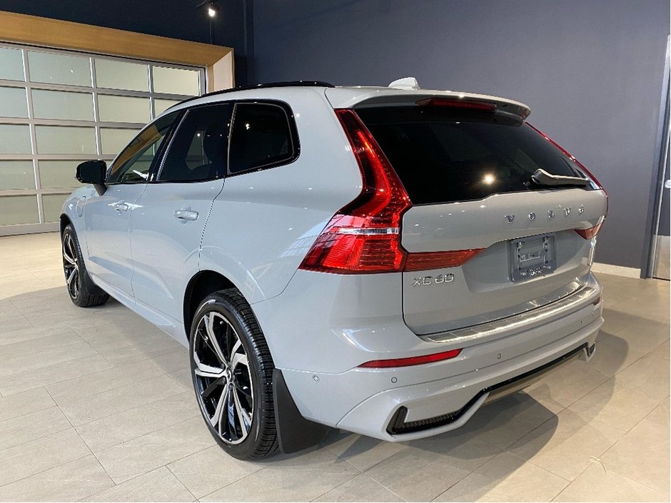 2025 Volvo XC60 Plug-In Hybrid T8 AWD Ultra Dark Theme-2