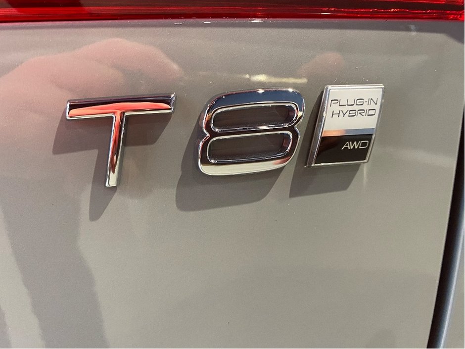 2025 Volvo XC60 Plug-In Hybrid T8 AWD Ultra Dark Theme-24