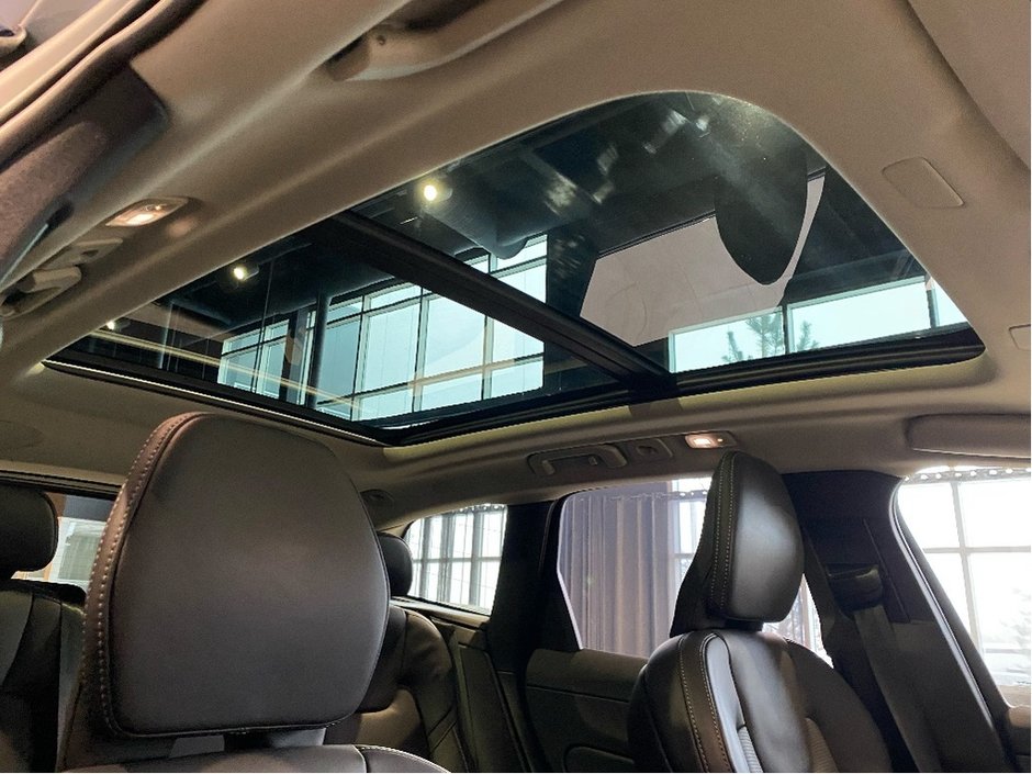 2025 Volvo XC60 Plug-In Hybrid T8 AWD Ultra Dark Theme-23