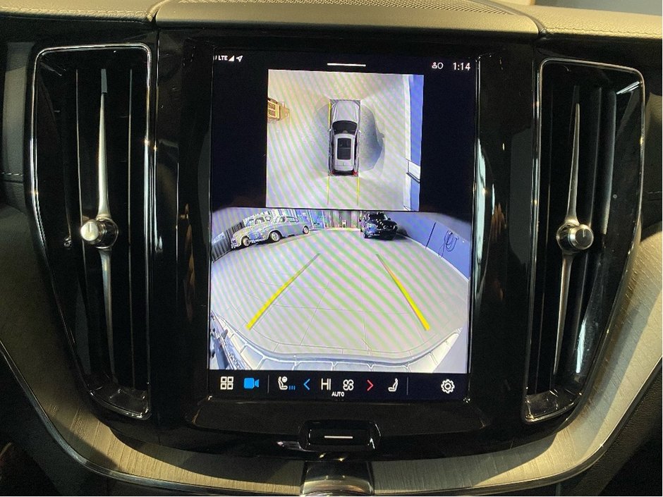 2025 Volvo XC60 Plug-In Hybrid T8 AWD Ultra Dark Theme-16