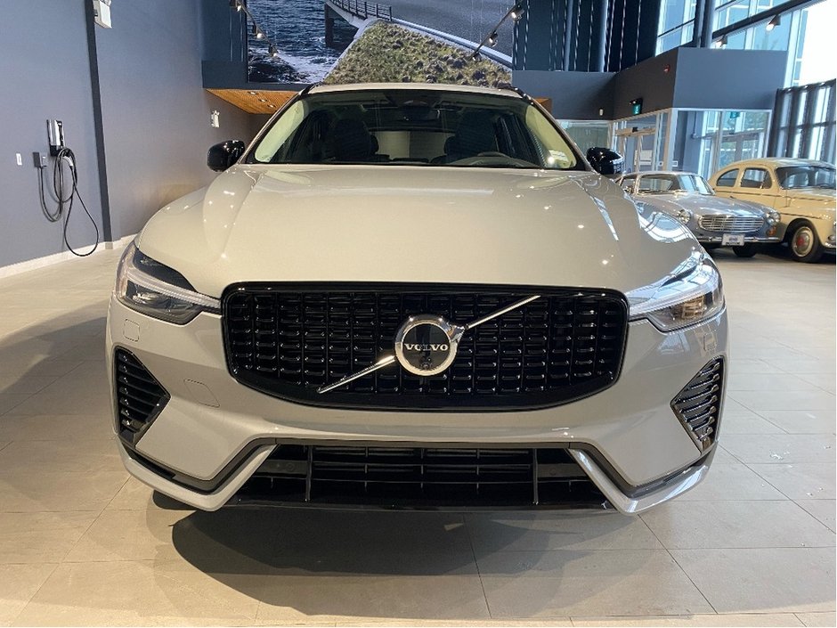 2025 Volvo XC60 Plug-In Hybrid T8 AWD Ultra Dark Theme-7