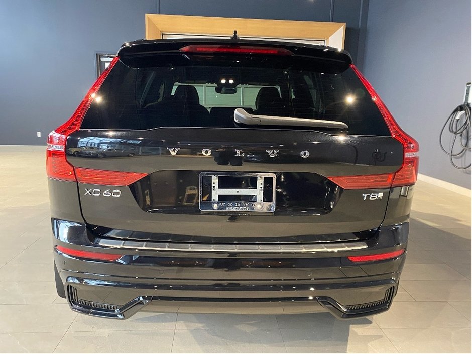 2025 Volvo XC60 Plug-In Hybrid T8 AWD Ultra Dark Theme-3
