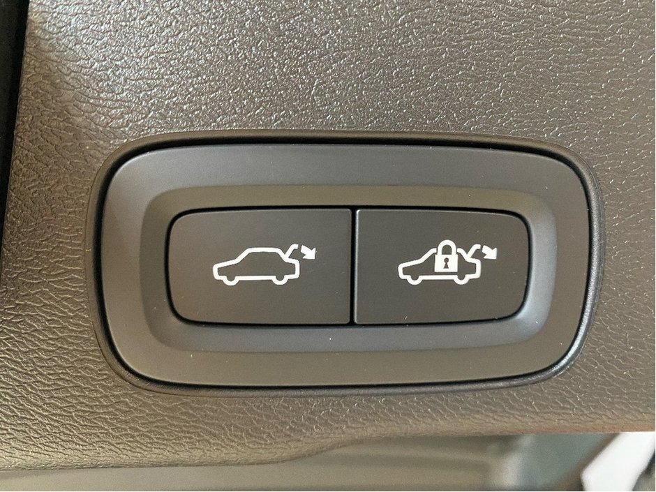 2025 Volvo XC60 Plug-In Hybrid T8 AWD Ultra Dark Theme-21