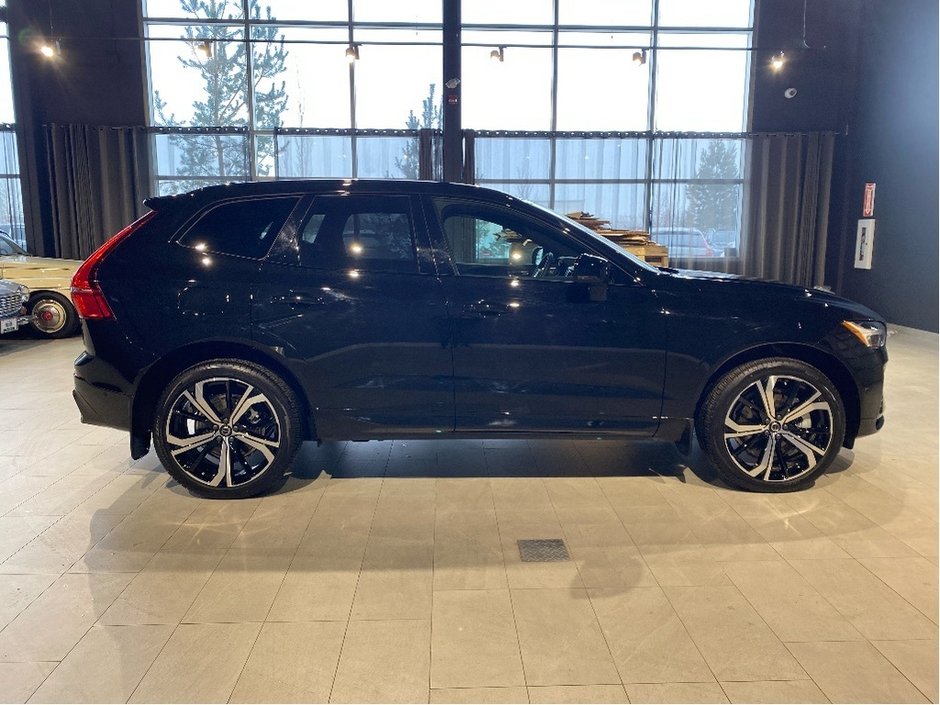 2025 Volvo XC60 Plug-In Hybrid T8 AWD Ultra Dark Theme-5