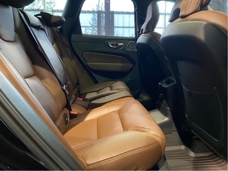 2025 Volvo XC60 Plug-In Hybrid T8 AWD Ultra Dark Theme-22