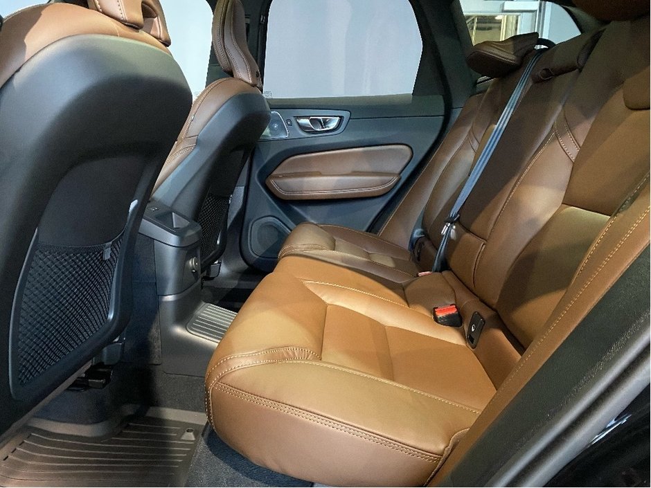 2025 Volvo XC60 Plug-In Hybrid T8 AWD Ultra Dark Theme-18