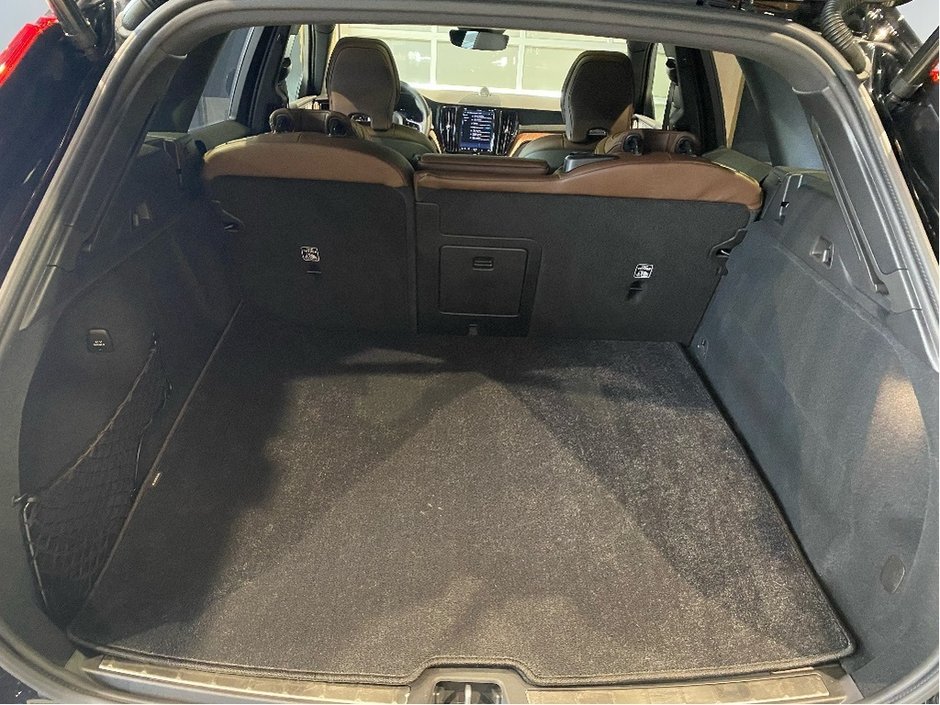 2025 Volvo XC60 Plug-In Hybrid T8 AWD Ultra Dark Theme-20