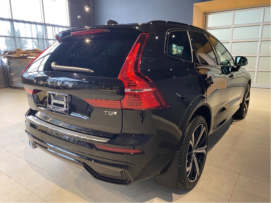 2025 Volvo XC60 Plug-In Hybrid T8 AWD Ultra Dark Theme-4