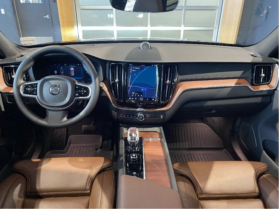 2025 Volvo XC60 Plug-In Hybrid T8 AWD Ultra Dark Theme-10