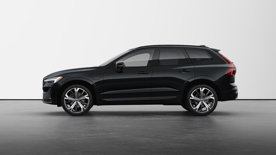 2025 Volvo XC60 Plug-In Hybrid Ultra Dark Theme-5