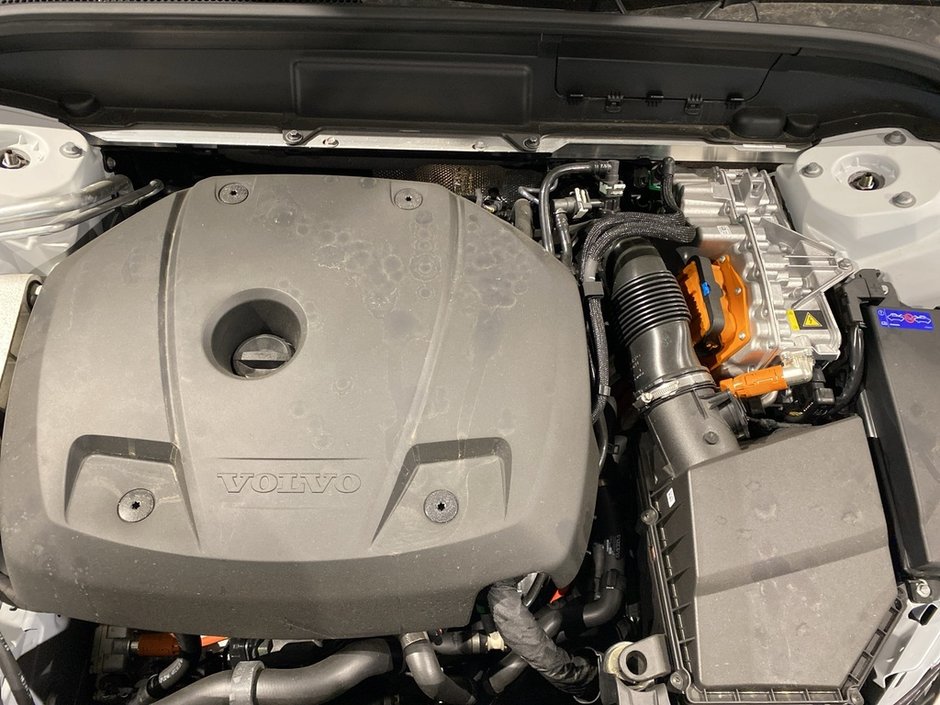 2025 Volvo XC60 Plug-In Hybrid T8 AWD Ultra Dark Theme-25