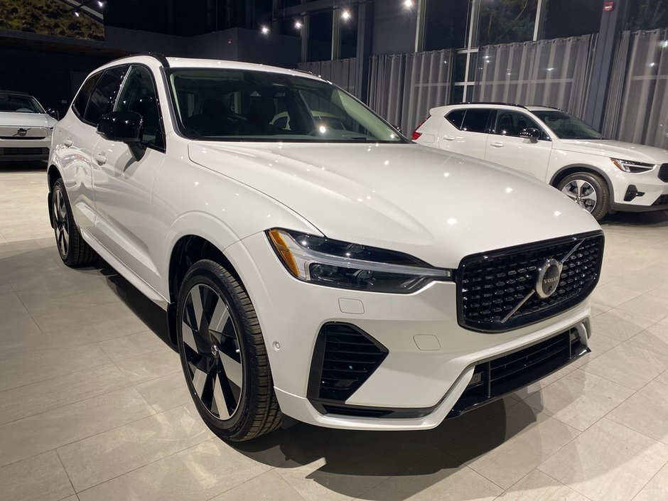 2025 Volvo XC60 Plug-In Hybrid T8 AWD Ultra Dark Theme-6