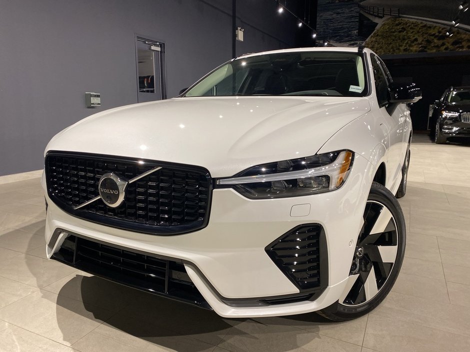2025 Volvo XC60 Plug-In Hybrid T8 AWD Ultra Dark Theme-0