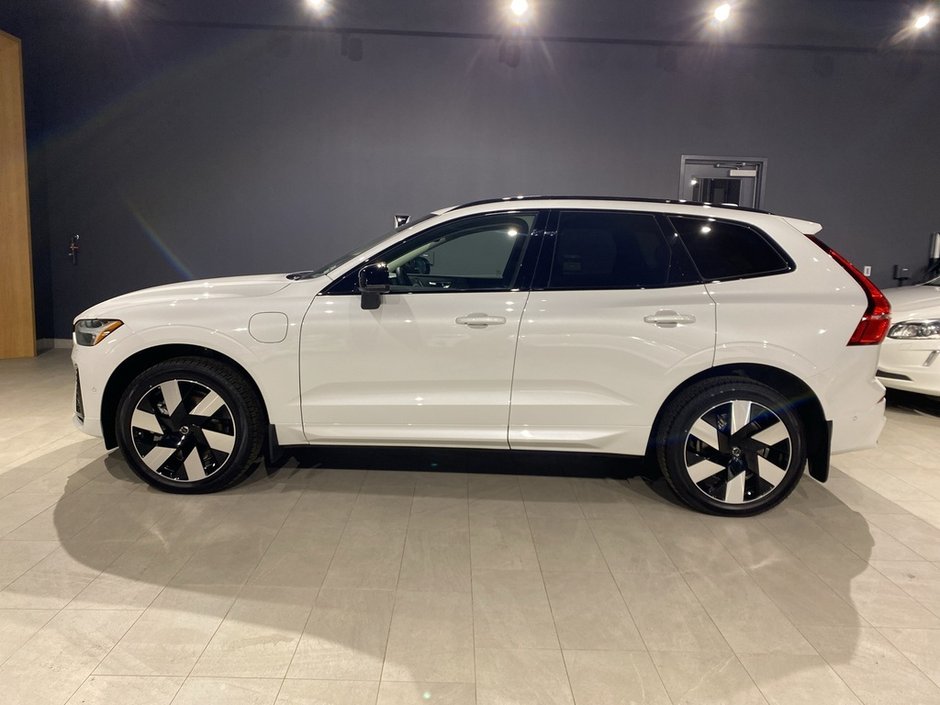 2025 Volvo XC60 Plug-In Hybrid T8 AWD Ultra Dark Theme-1