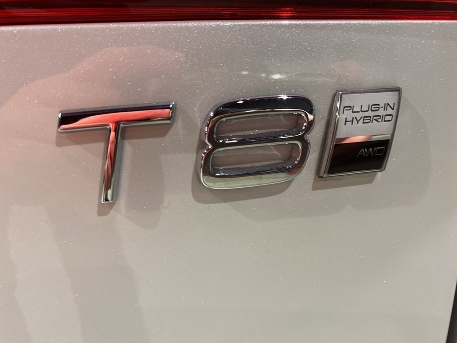 2025 Volvo XC60 Plug-In Hybrid T8 AWD Ultra Dark Theme-26