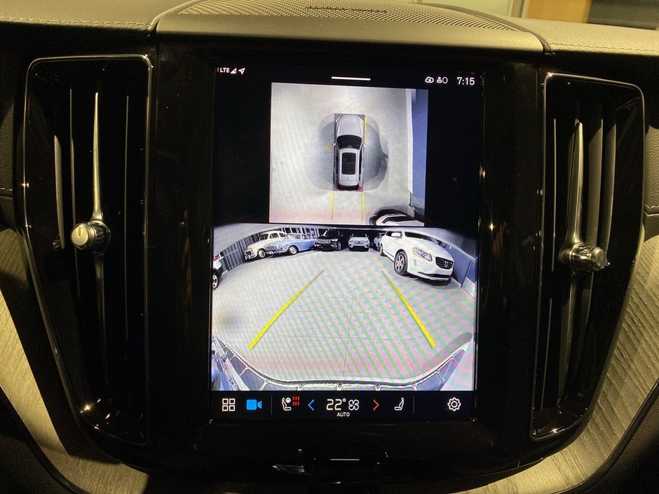 2025 Volvo XC60 Plug-In Hybrid T8 AWD Ultra Dark Theme-16