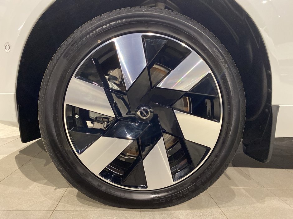 2025 Volvo XC60 Plug-In Hybrid T8 AWD Ultra Dark Theme-8