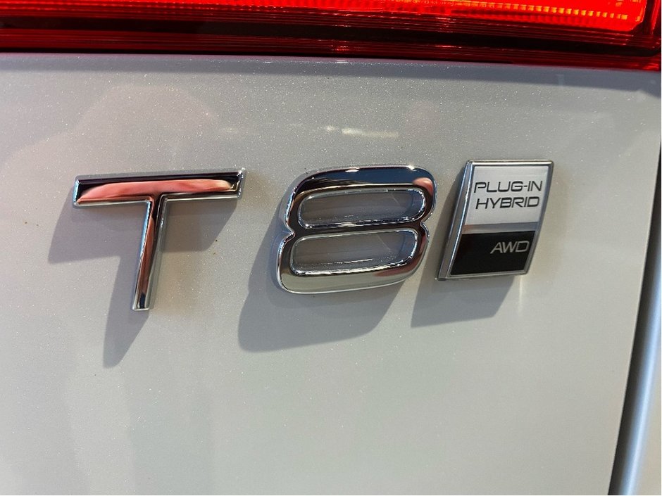 2025 Volvo XC60 Plug-In Hybrid T8 AWD Ultra Dark Theme-27