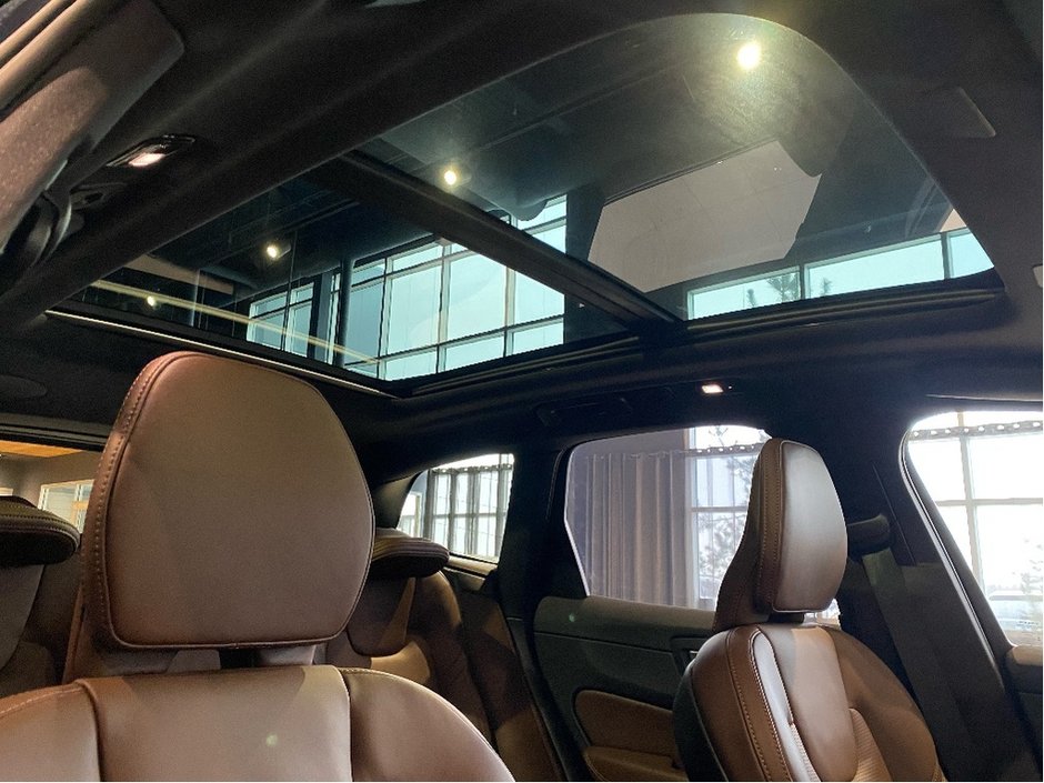 2025 Volvo XC60 Plug-In Hybrid T8 AWD Ultra Dark Theme-25