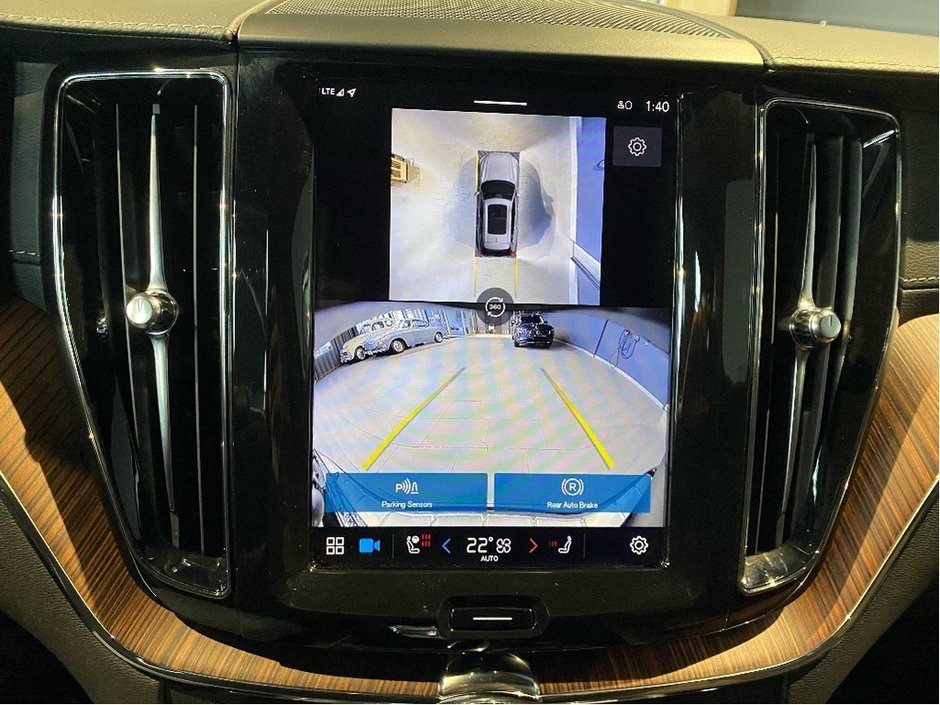 2025 Volvo XC60 Plug-In Hybrid T8 AWD Ultra Dark Theme-17