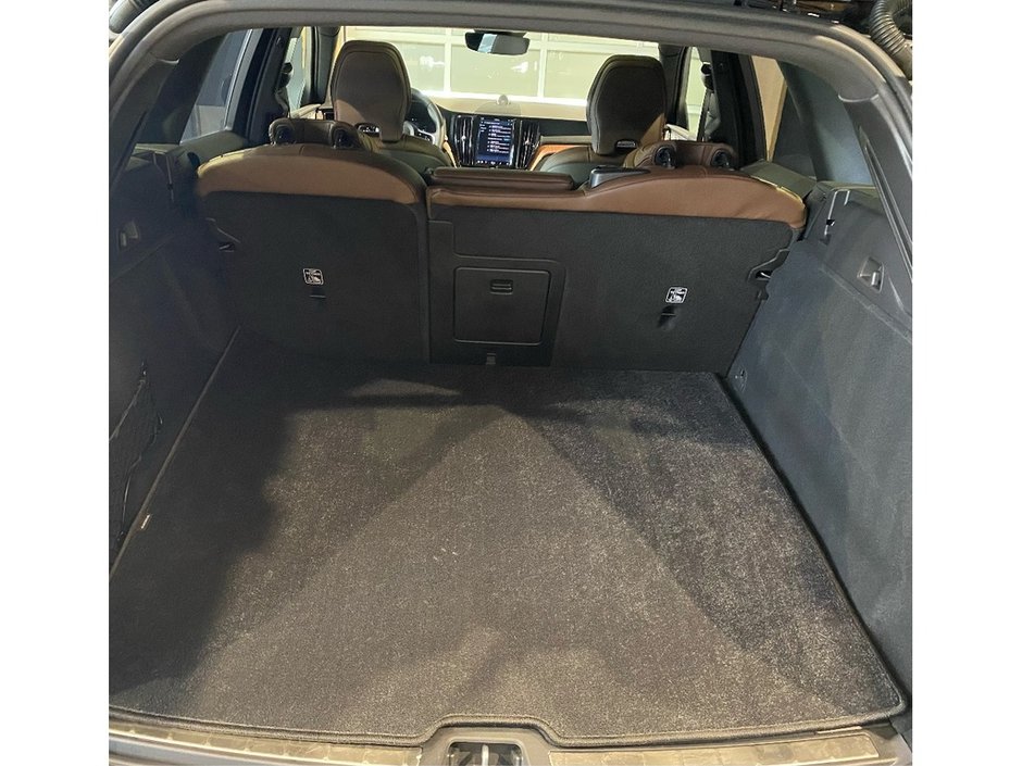 2025 Volvo XC60 Plug-In Hybrid T8 AWD Ultra Dark Theme-20