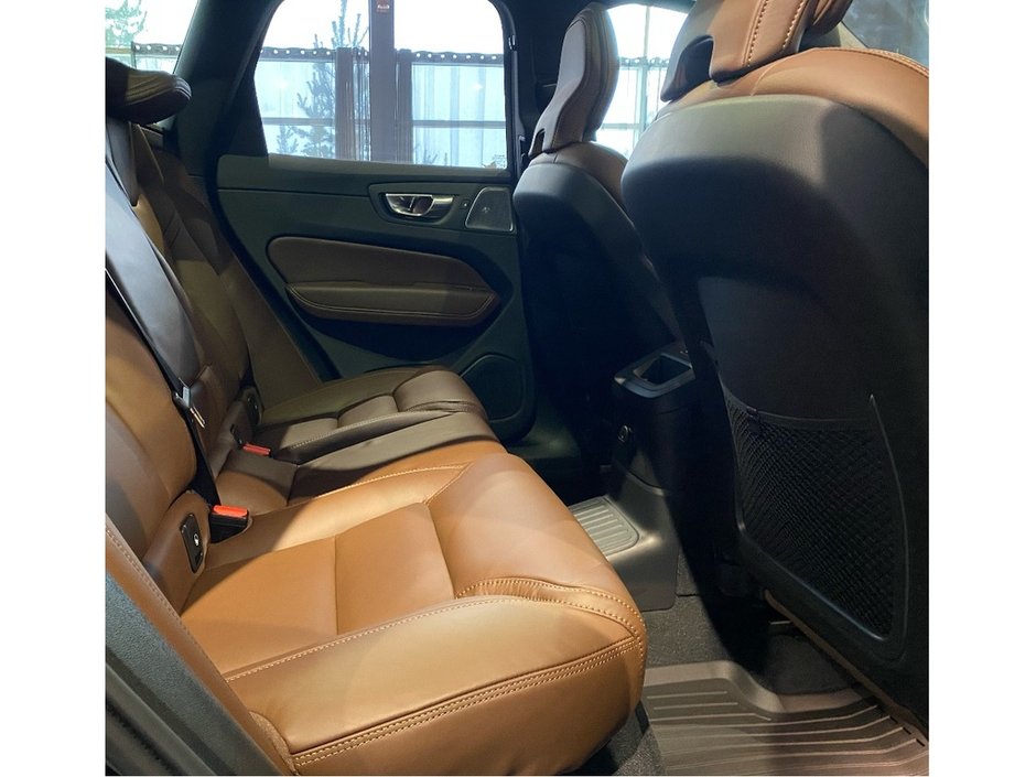 2025 Volvo XC60 Plug-In Hybrid T8 AWD Ultra Dark Theme-22