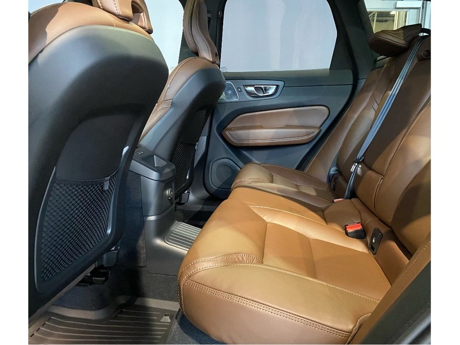 2025 Volvo XC60 Plug-In Hybrid T8 AWD Ultra Dark Theme-18