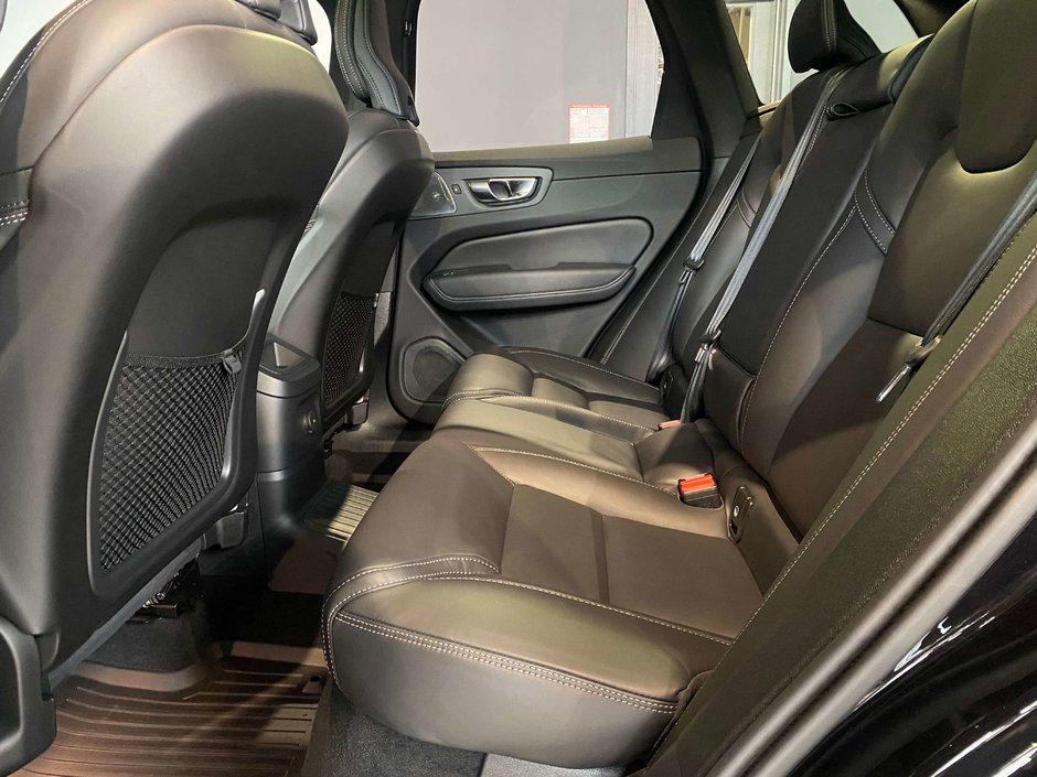 2025 Volvo XC60 Plug-In Hybrid T8 AWD Ultra Black Edition-18
