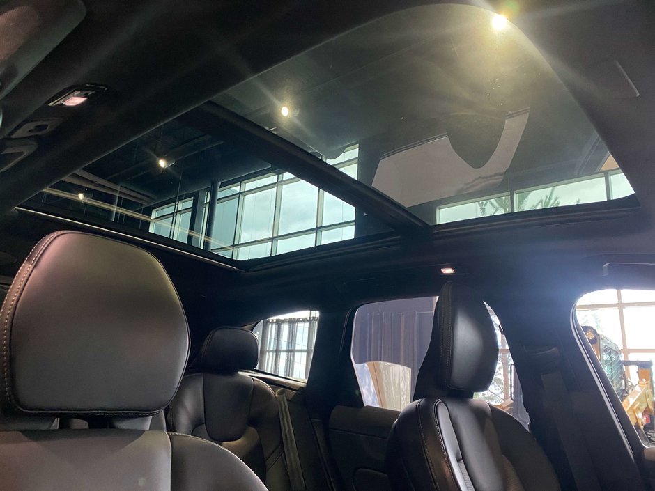 2025 Volvo XC60 Plug-In Hybrid T8 AWD Ultra Black Edition-25