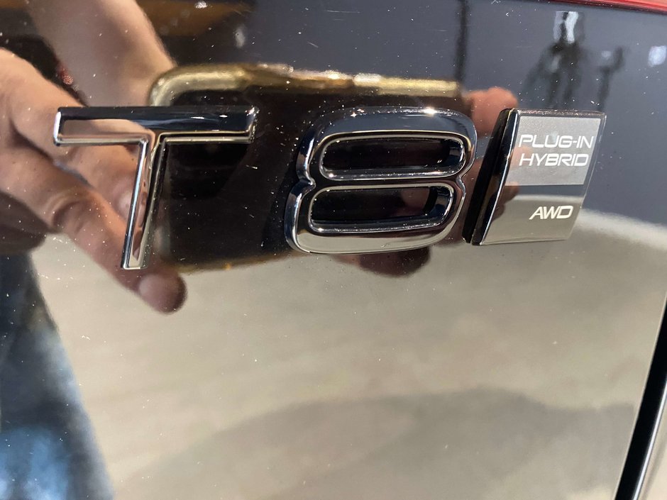2025 Volvo XC60 Plug-In Hybrid T8 AWD Ultra Black Edition-27