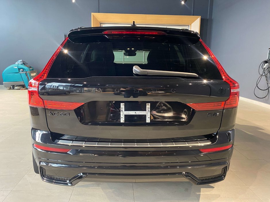 2025 Volvo XC60 Plug-In Hybrid T8 AWD Ultra Black Edition-3