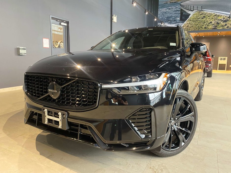 2025 Volvo XC60 Plug-In Hybrid T8 AWD Ultra Black Edition-0