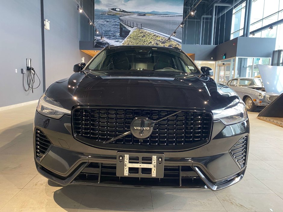 2025 Volvo XC60 Plug-In Hybrid T8 AWD Ultra Black Edition-7