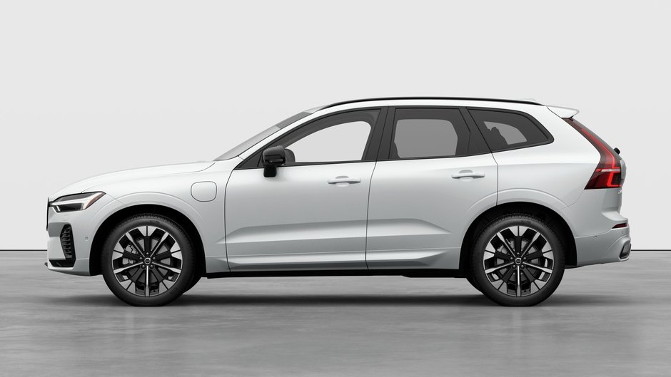 2026 Volvo XC60 Plug-In Hybrid Ultra Dark Theme-7